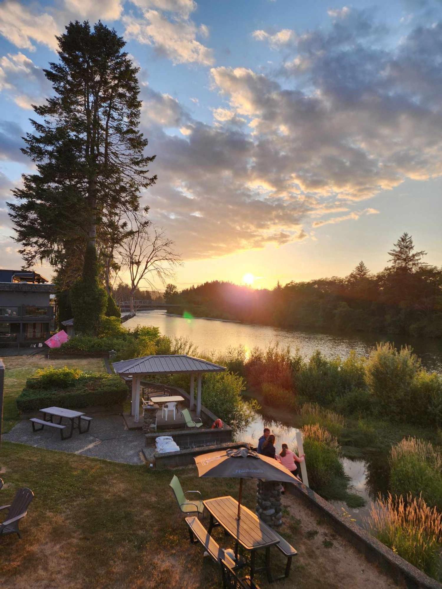 Campbell River Lodge ภายนอก รูปภาพ