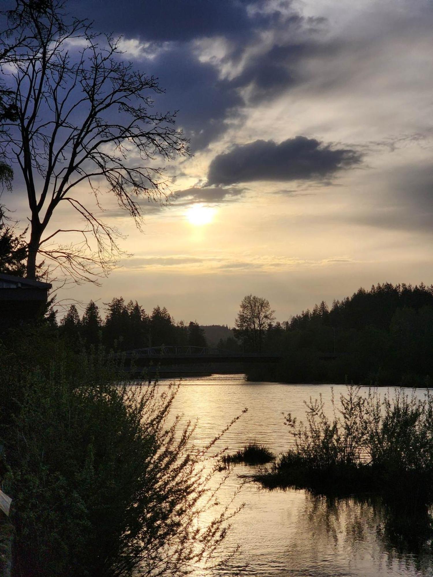 Campbell River Lodge ภายนอก รูปภาพ