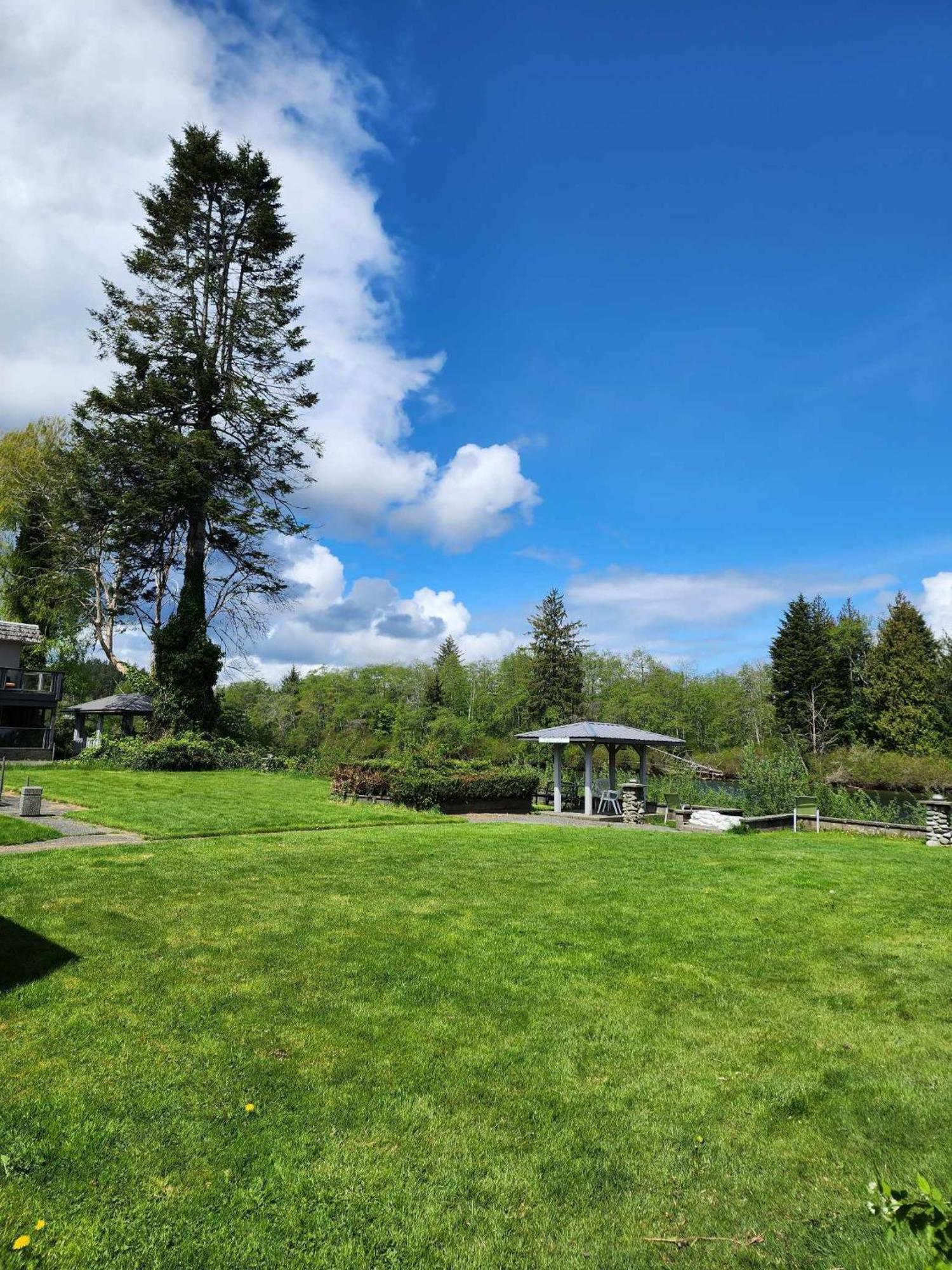 Campbell River Lodge ภายนอก รูปภาพ