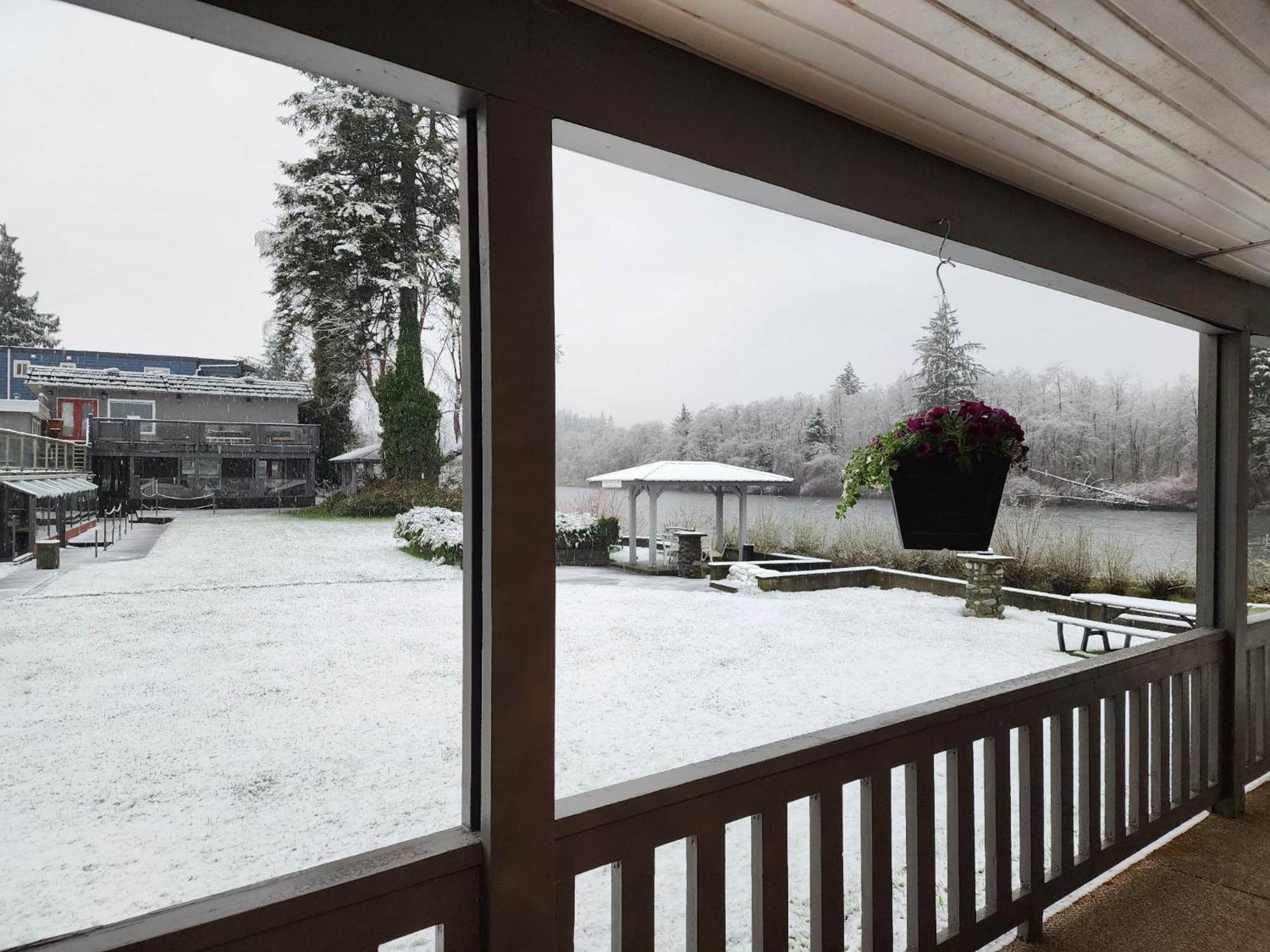 Campbell River Lodge ภายนอก รูปภาพ