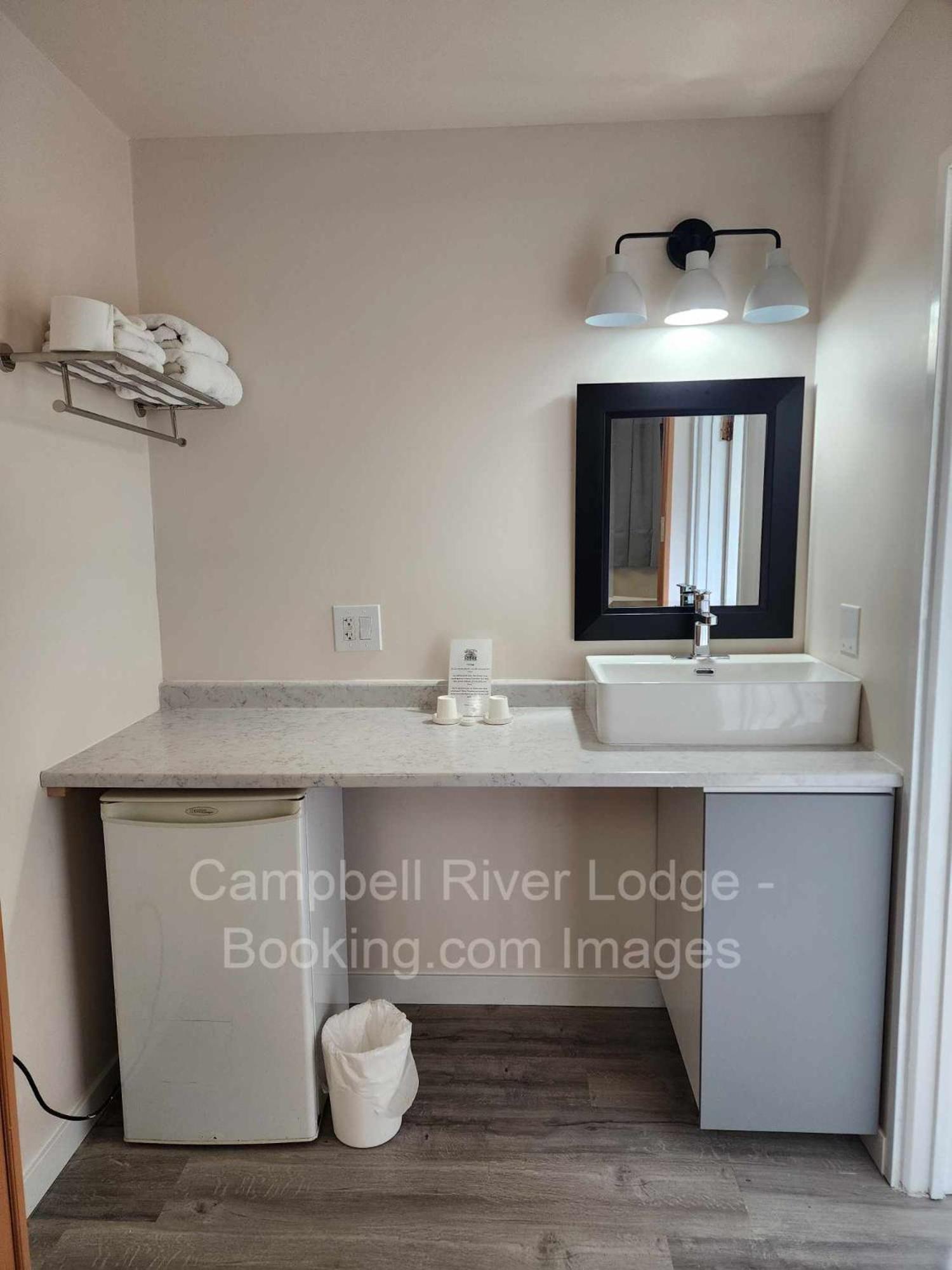 Campbell River Lodge ภายนอก รูปภาพ