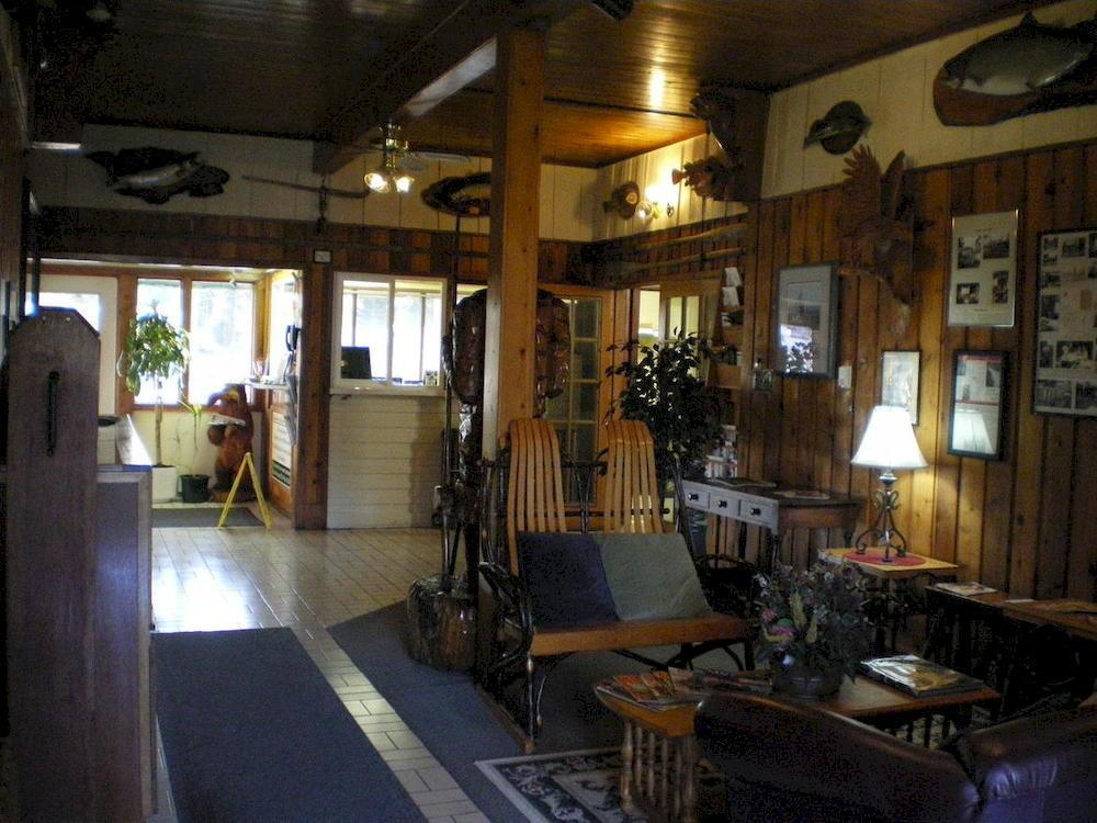 Campbell River Lodge ภายนอก รูปภาพ
