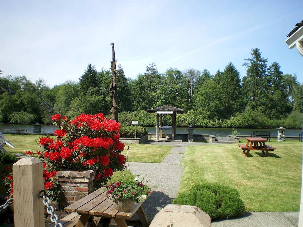 Campbell River Lodge ภายนอก รูปภาพ