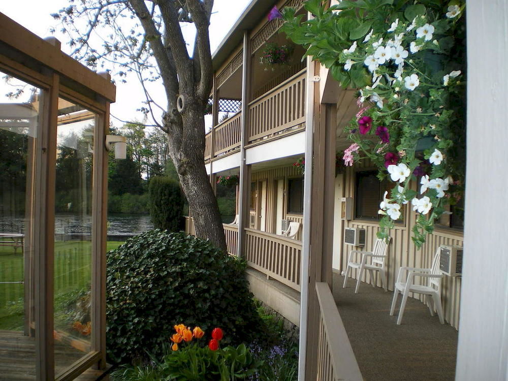 Campbell River Lodge ภายนอก รูปภาพ