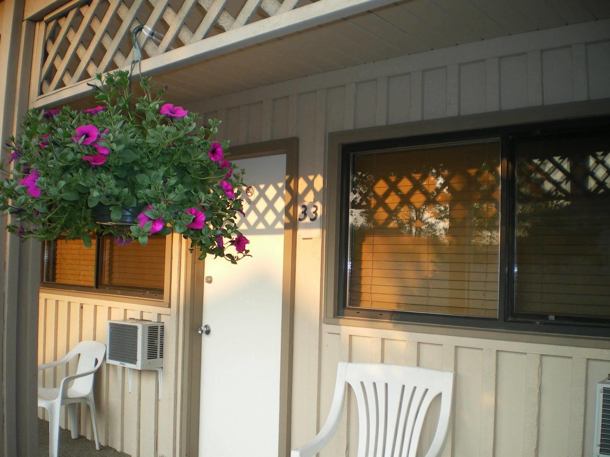 Campbell River Lodge ภายนอก รูปภาพ
